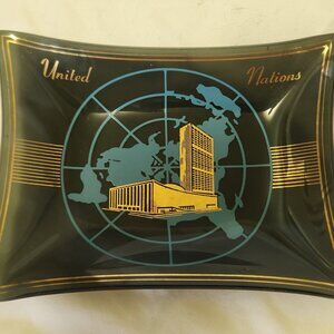 vintage United Nations souvenir glass tray ashtray